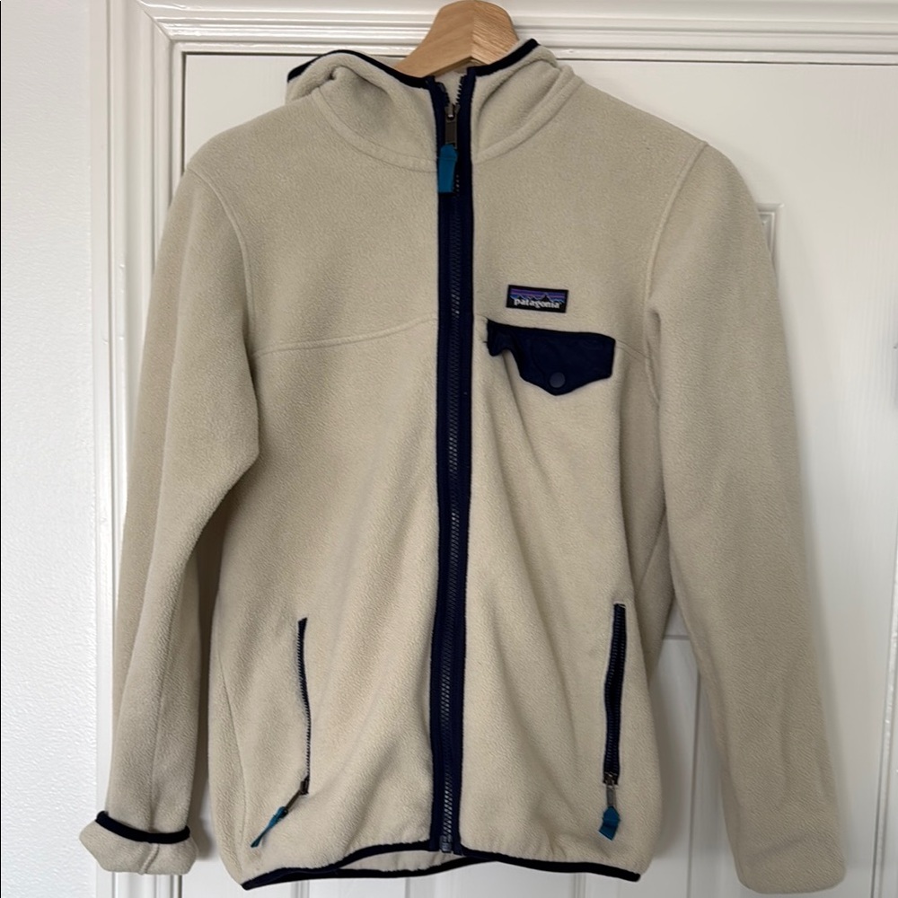 Patagonia Beige Fleece Jacket with Dark Blue Trim